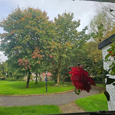 Longford Holiday Red Rose Self Catering Cottage Экстерьер фото